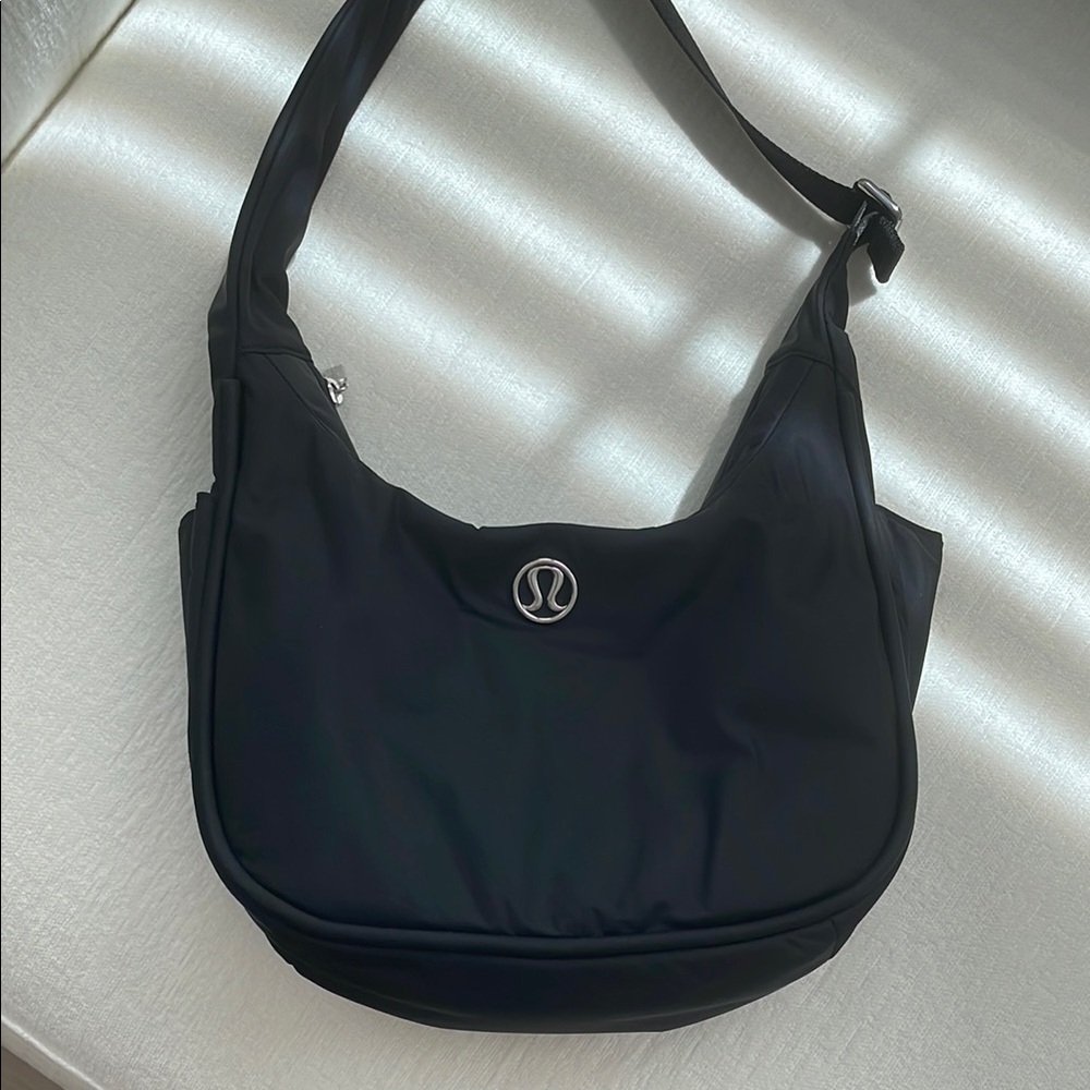 Lululemon mini shoulder bag 4L